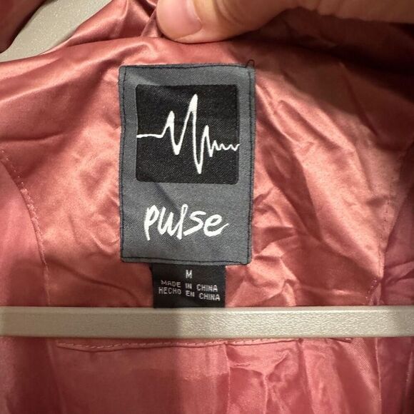 Pulse women’s rose colored puffer vest size medium - Picture 5 of 6